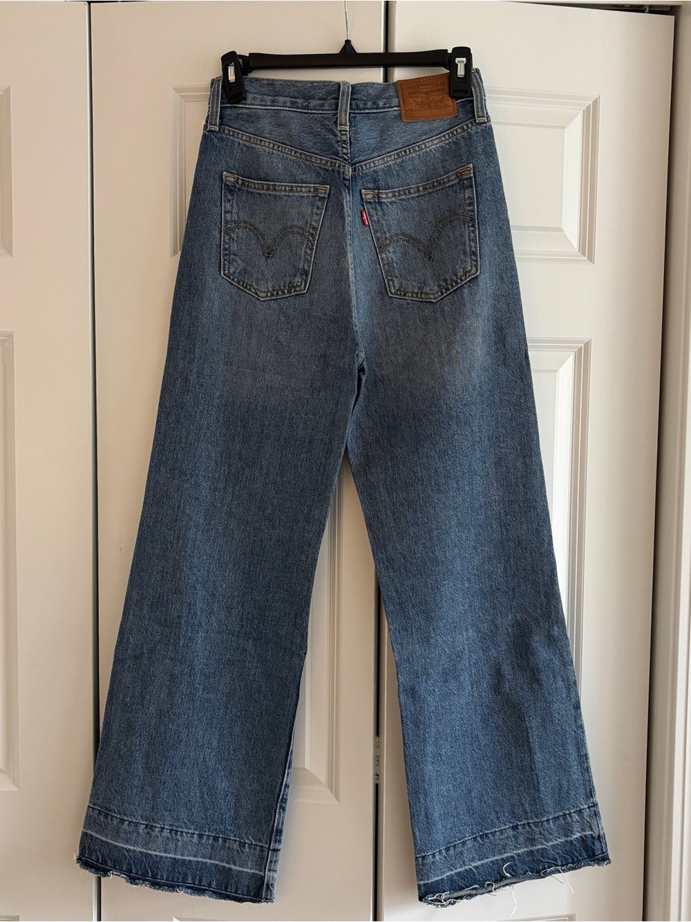 Levi’s Ribcage Wide Leg size 26x30 - Picture 2 of 9